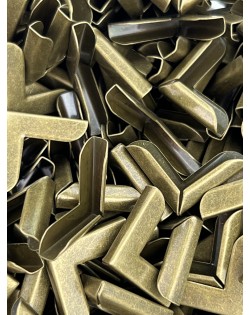 ESQUINEROS METÁLICOS x4u COLOR BRONCE ARTESANA TALLER