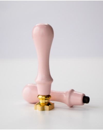 MANGO DE MADERA PARA SELLO DE LACRE COLOR ROSA ARTESANA TALLER