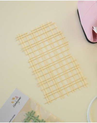 TROQUEL TRAMA CUADRICULADA - FLORECIENDO ARTESANA TALLER