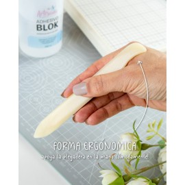 PLEGADERA DE HUESO ARTESANA TALLER