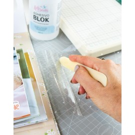 PLEGADERA DE HUESO ARTESANA TALLER