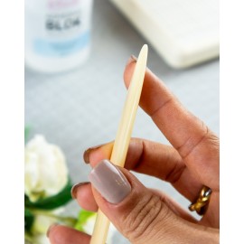 PLEGADERA DE HUESO ARTESANA TALLER